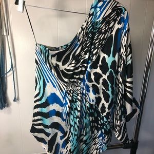 Gorgeous one shoulder silk Cach’e shirt! Love it